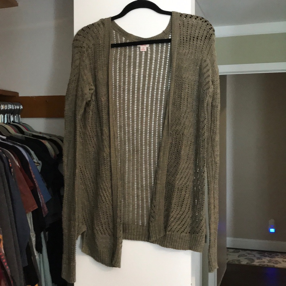 Light weight sweater